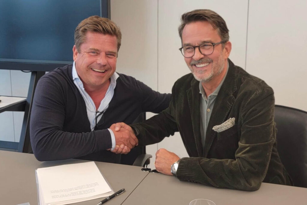 Phillip Wagner och Thorsten Koch skakar hand vid undertecknandet