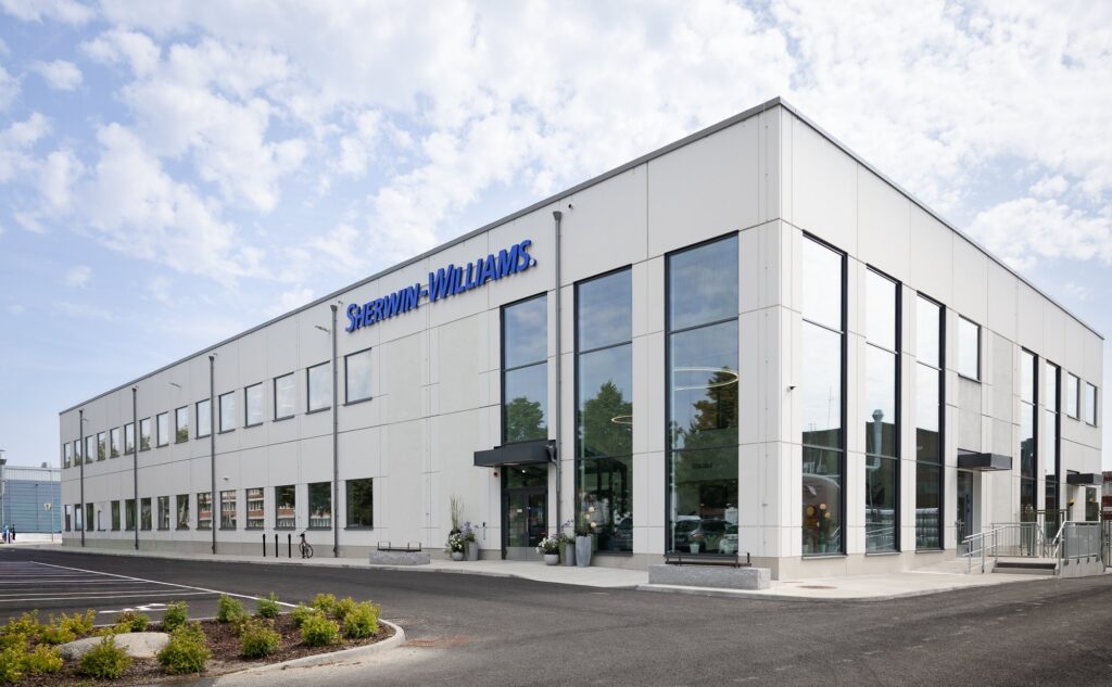 Sherwin-Williams nya forsknings- och utvecklingscenter i Arlandastad omfattar närmare 4 000 m² och innehåller fler än 20 laboratorier.