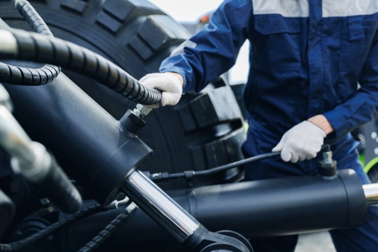 Hydraulcylindrar på en arbetsmaskin